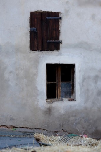 DOOR & WINDOW